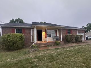 1002 Sunday Silence Dr, Greenbrier, TN 37073