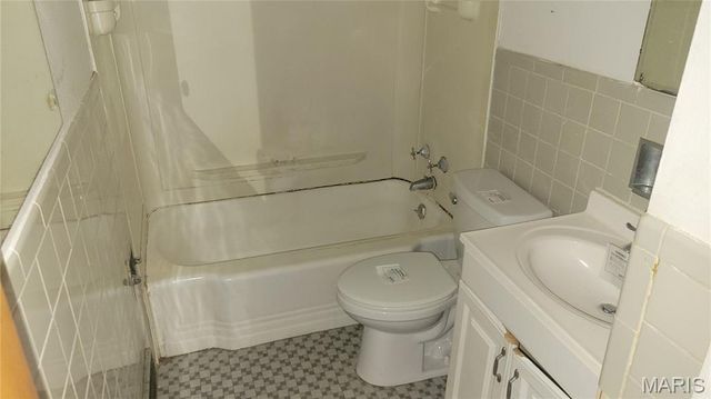 211 Frost Avenue, St Louis, MO 63135