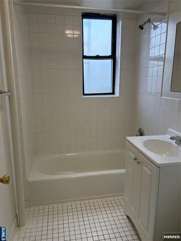 805 Red Road D4, Teaneck, NJ 07666