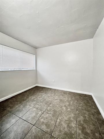 10 NW 77th St 8, Miami, FL 33150