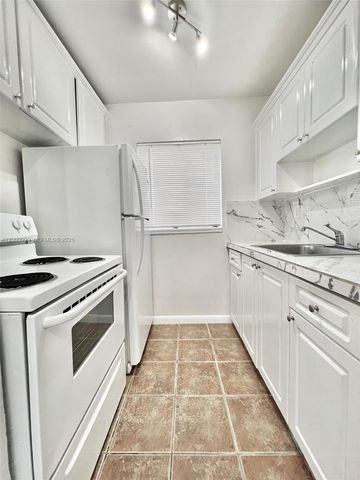 10 NW 77th St 8, Miami, FL 33150