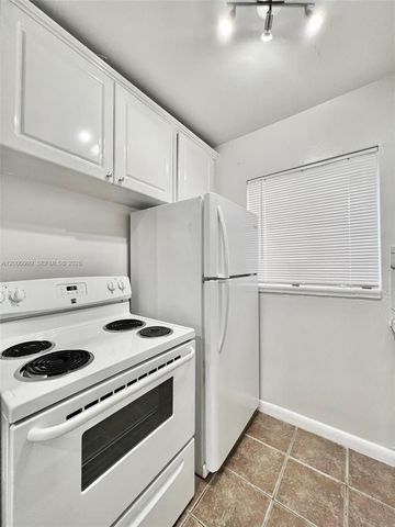 10 NW 77th St 8, Miami, FL 33150