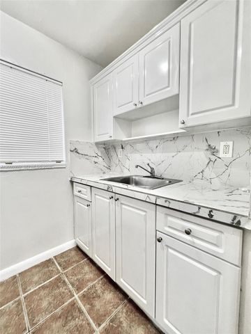 10 NW 77th St 8, Miami, FL 33150