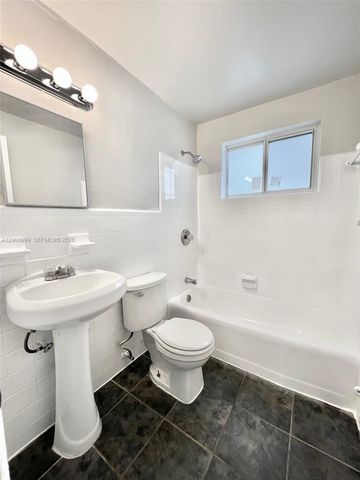 10 NW 77th St 8, Miami, FL 33150