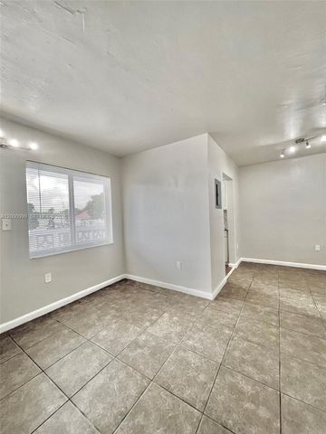 10 NW 77th St 8, Miami, FL 33150