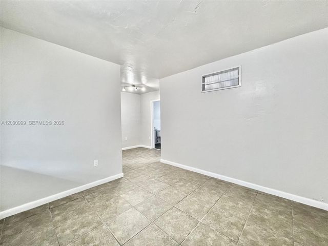 10 NW 77th St 8, Miami, FL 33150