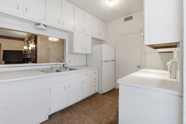 9621 Summerhill Lane, Dallas, TX 75238