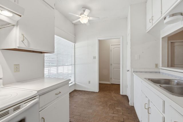 9621 Summerhill Lane, Dallas, TX 75238