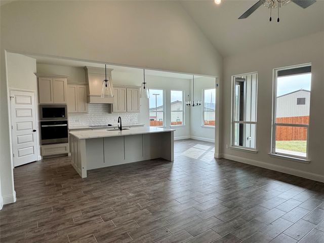 109 Hall Street, Glen Rose, TX 76043