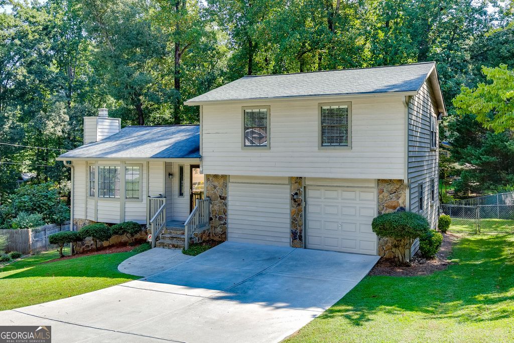 978 Chartley Drive SW, Lilburn, GA 30047 — photo 2
