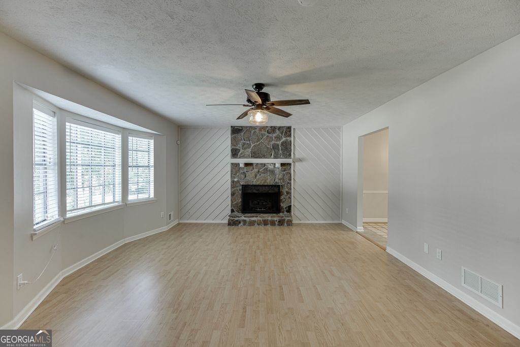 978 Chartley Drive SW, Lilburn, GA 30047 — photo 4