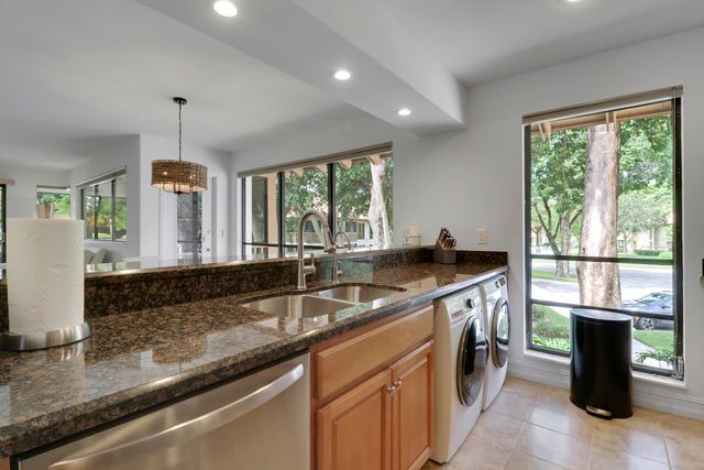 606 BRACKENWOOD Cove, Palm Beach Gardens, FL 33418