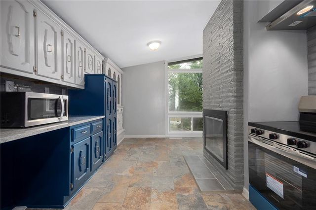 6100 E 97th Street, Kansas City, MO 64134