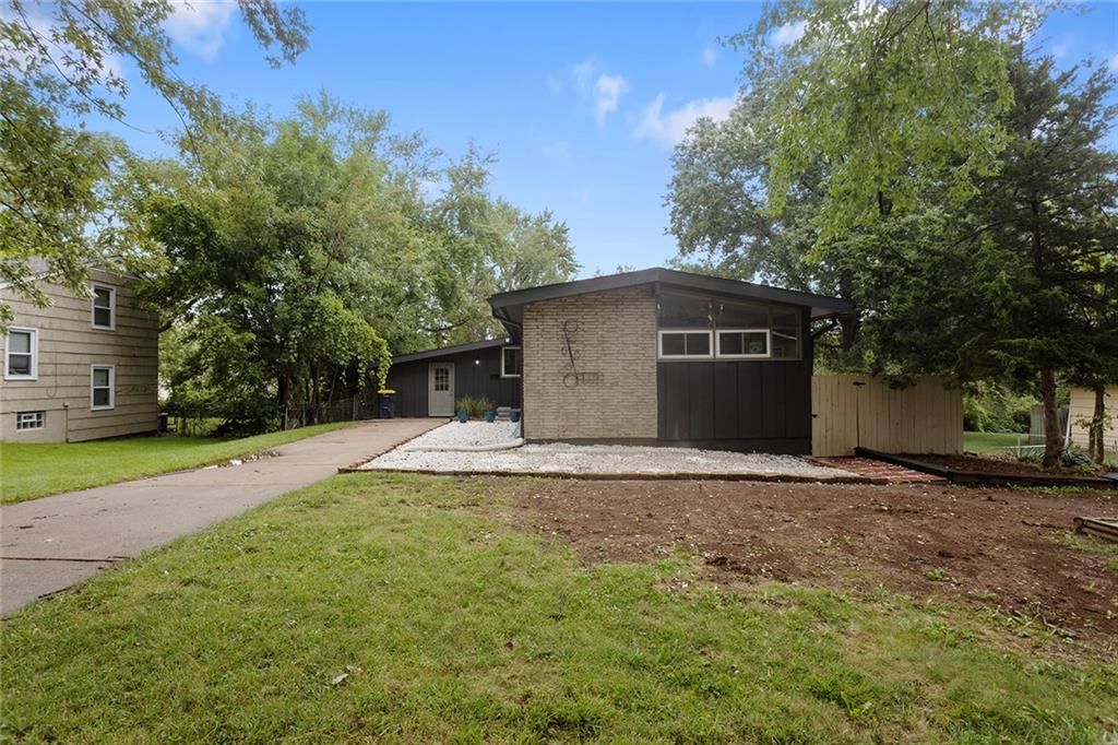 6100 E 97th Street, Kansas City, MO 64134