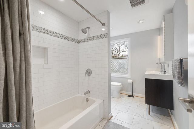 9226 FOWLER LN, Lanham, MD 20706