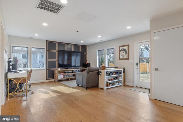 9226 FOWLER LN, Lanham, MD 20706