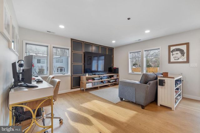 9226 FOWLER LN, Lanham, MD 20706