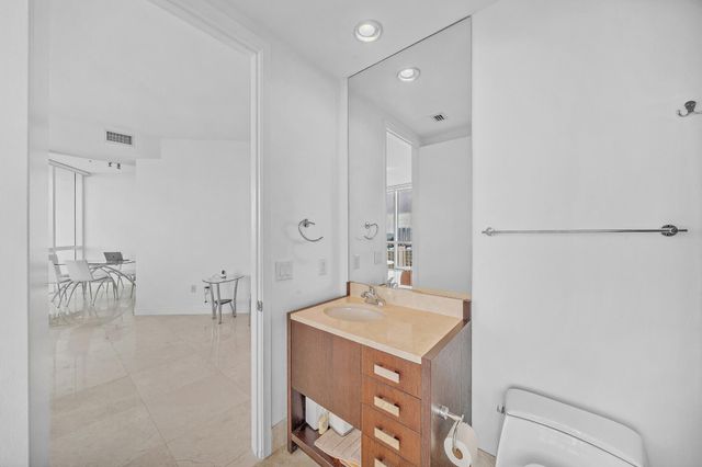 18201 Collins Avenue 3301A, North Miami Beach, FL 33160