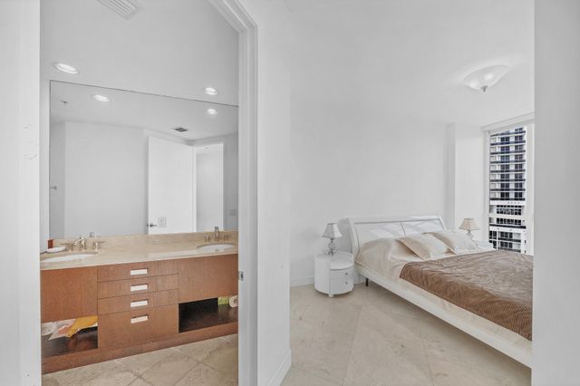 18201 Collins Avenue 3301A, North Miami Beach, FL 33160