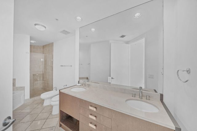 18201 Collins Avenue 3301A, North Miami Beach, FL 33160