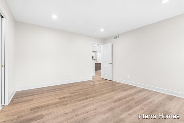 1571 N Village Circle, Kalamazoo, MI 49009