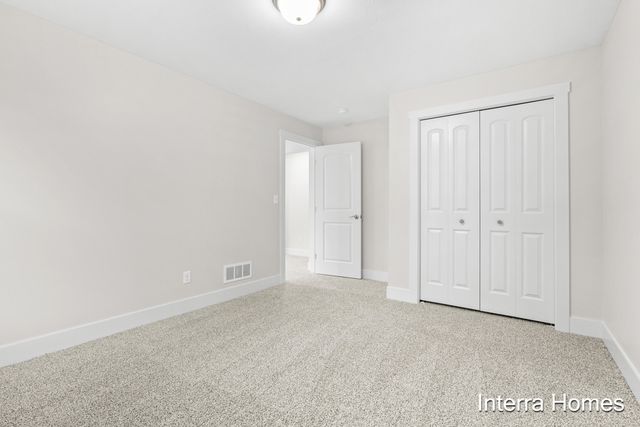 1571 N Village Circle, Kalamazoo, MI 49009