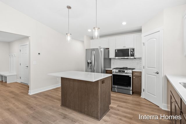 1571 N Village Circle, Kalamazoo, MI 49009