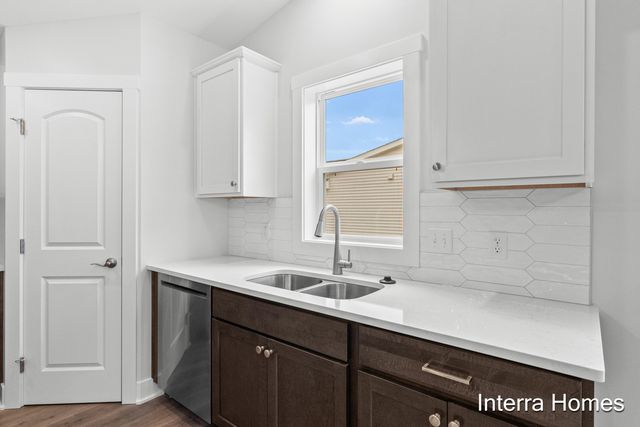 1571 N Village Circle, Kalamazoo, MI 49009