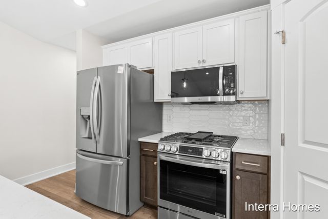 1571 N Village Circle, Kalamazoo, MI 49009