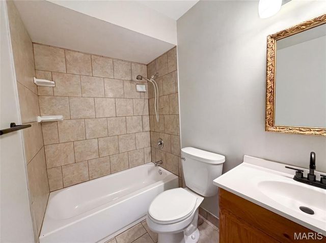 2605 Brookridge Lane, St Charles, MO 63301
