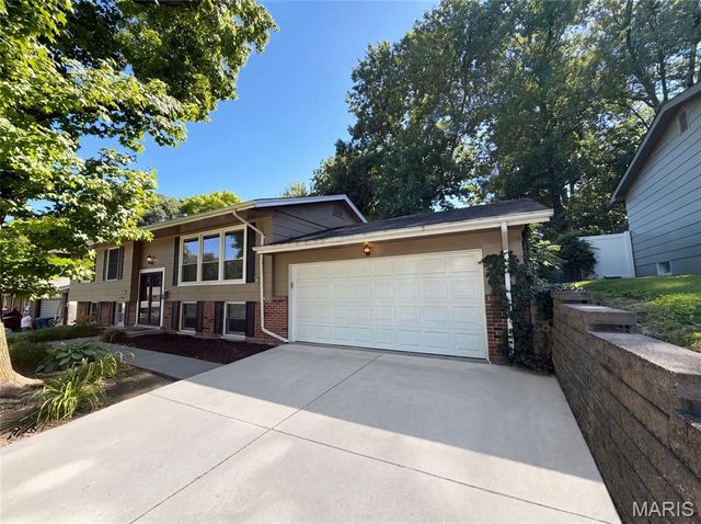 2605 Brookridge Lane, St Charles, MO 63301