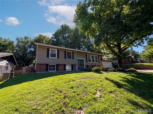 2605 Brookridge Lane, St Charles, MO 63301
