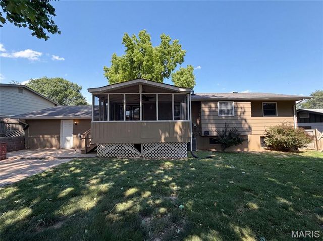 2605 Brookridge Lane, St Charles, MO 63301
