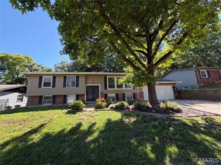 2605 Brookridge Lane, St Charles, MO 63301