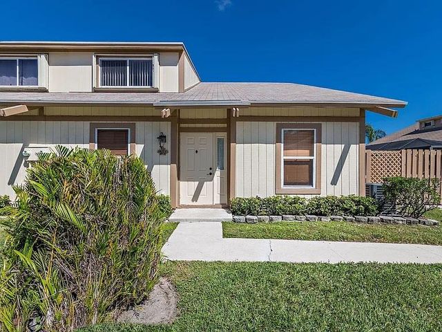 211 Maplecrest Circle, Jupiter, FL 33458