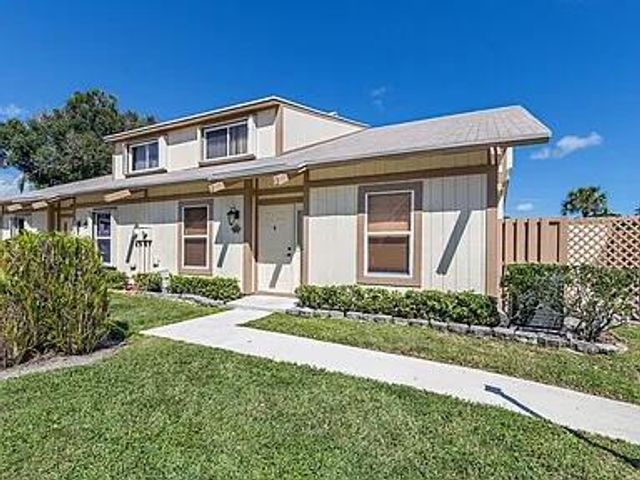 211 Maplecrest Circle, Jupiter, FL 33458