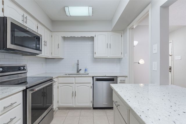 9142 Emberglow Lane, Dallas, TX 75243