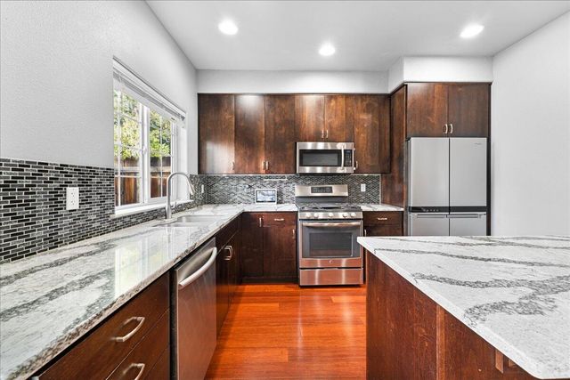 647 Shadow Way, Central Point, OR 97502