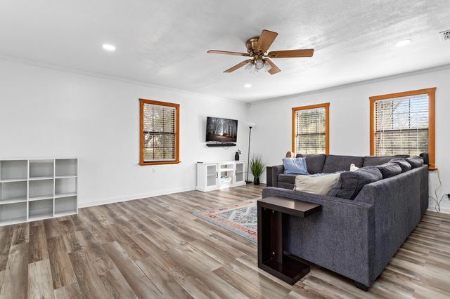 606 Avenue A, Winnie, TX 77665