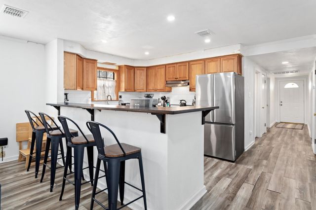 606 Avenue A, Winnie, TX 77665