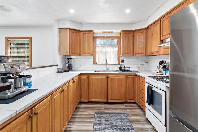 606 Avenue A, Winnie, TX 77665