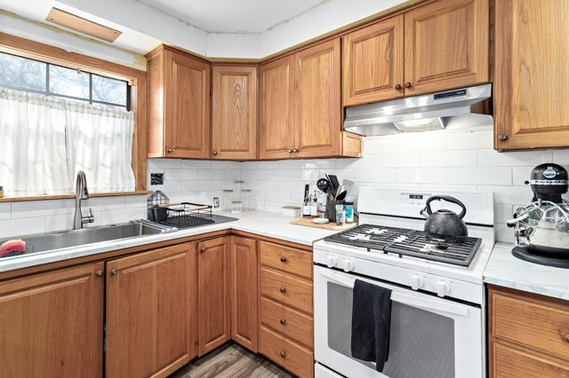 606 Avenue A, Winnie, TX 77665