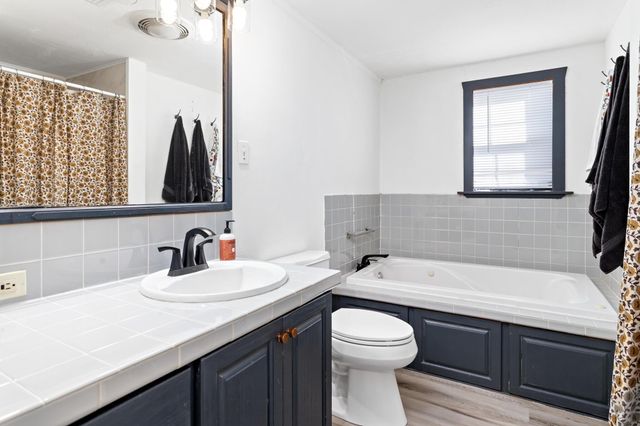 606 Avenue A, Winnie, TX 77665