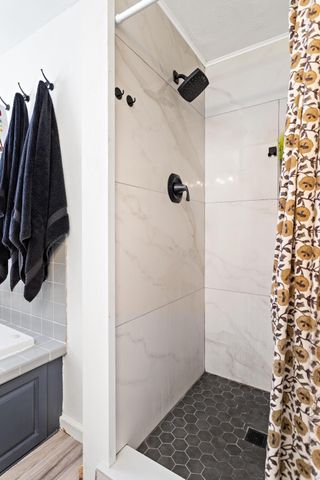 606 Avenue A, Winnie, TX 77665