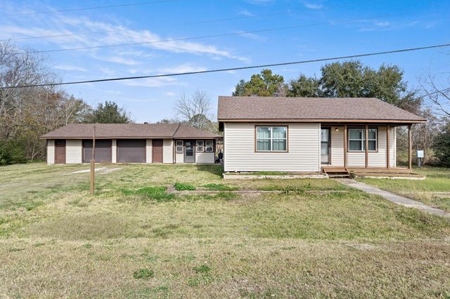 606 Avenue A, Winnie, TX 77665