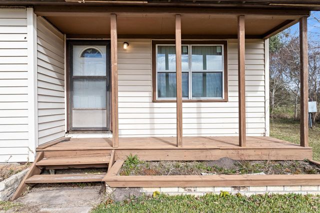 606 Avenue A, Winnie, TX 77665