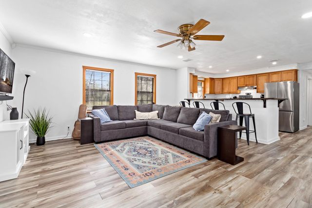 606 Avenue A, Winnie, TX 77665