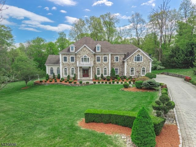 8 Peach Tree Ln, Chester Twp., NJ 07930