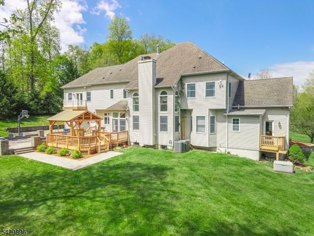 8 Peach Tree Ln, Chester Twp., NJ 07930