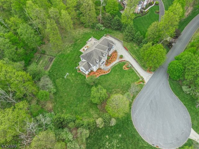 8 Peach Tree Ln, Chester Twp., NJ 07930